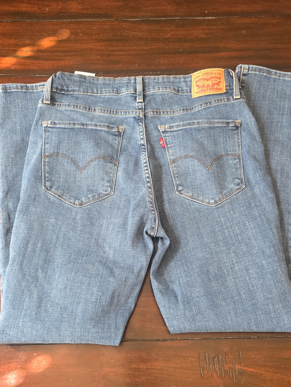 Levi's 501 Women's 31' High Rise Skinny Jeans with Classic Back Pockets